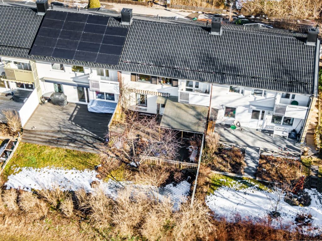 Plattläggning till garageinfart. Upplands Väsby Västra